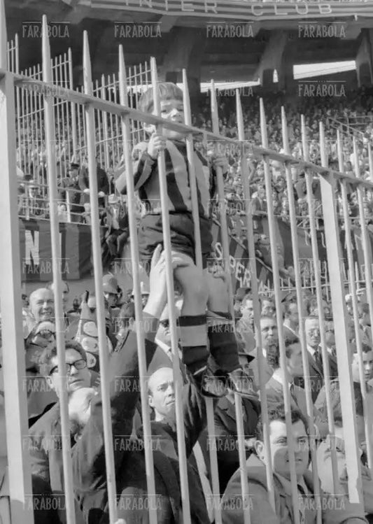 Tifosi dell'Inter a San Siro, Inter vs Milan, 1969 - Farabola Immagine digitale