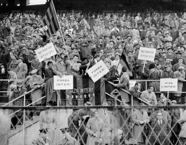 Tifosi dell'Inter, Inter vs Juventus, 1960 - Farabola Immagine digitale
