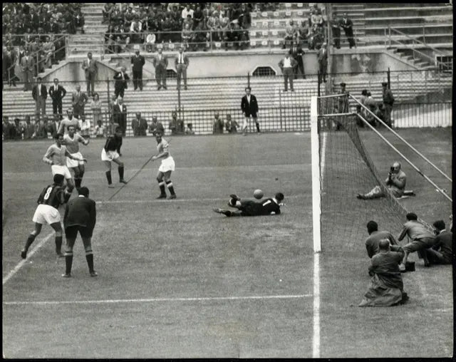 Tiro deviato di Bugatti Milan - Napoli 1957 Ft 4332 - Stampa 21x27 cm - Farabola Stampa ai sali d'argento