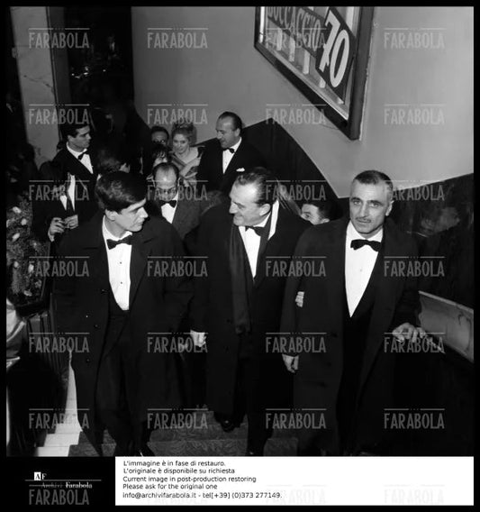 Tomas Milian, Luchino Visconti e Mario Monicelli, 1962 - Farabola Immagine digitale