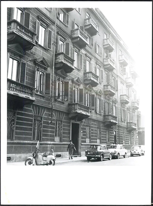 Torino Casa di Cesare Pavese 1961 Ft 37032 - Stampa 24x18 cm - Farabola Stampa ai sali d'argento (anni 90)