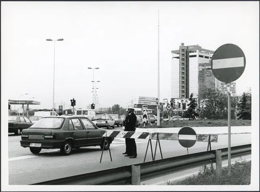 Traffico in via Ripamonti Milano anni 80 Ft 3531 - Stampa 24x18 cm - Farabola Stampa ai sali d'argento