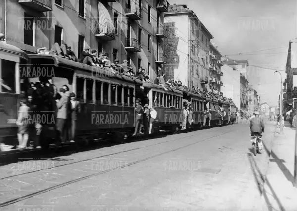 Tram a vapore, Milano, 1945 - Farabola Immagine digitale