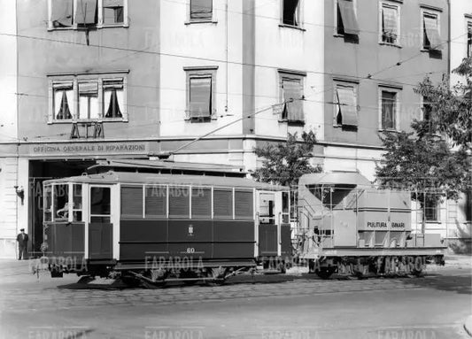 Tram per la pulizia dei binari, Milano, 1956 - Farabola Immagine digitale