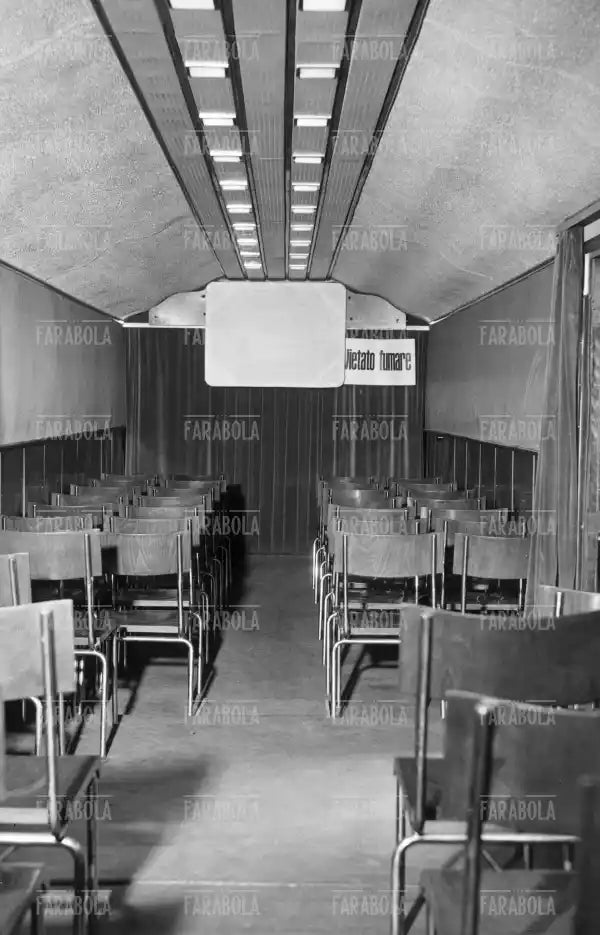 Treno con carrozza cinema, 1955 - Farabola Immagine digitale