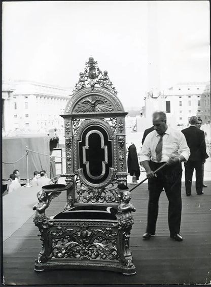 Trono di papa Pio XII in piazza San Pietro 1957 Ft 5039 - Stampa 24x18 cm - Farabola Stampa ai sali d'argento