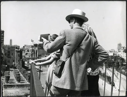 Turisti al Colosseo Roma anni 60 Ft 4109 - Stampa 24x18 cm - Farabola Stampa ai sali d'argento