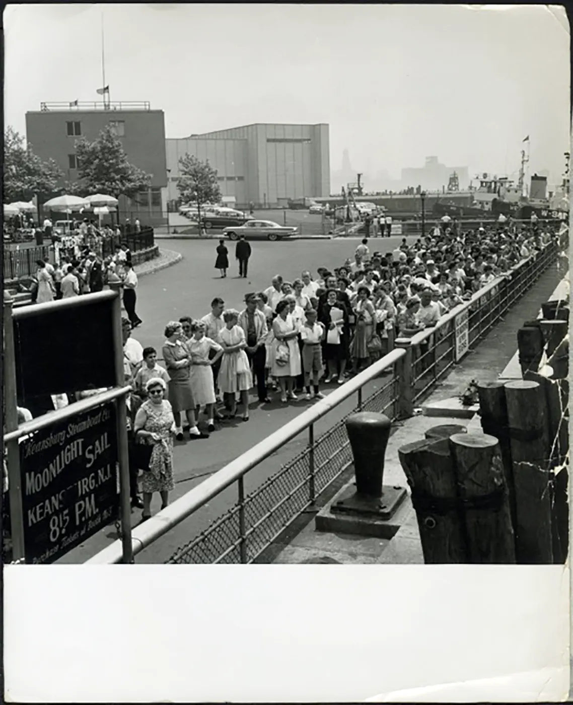 Turisti al porto di New York 1961 Ft 37987 - Stampa 24x30cm - Farabola Stampa ai sali d'argento