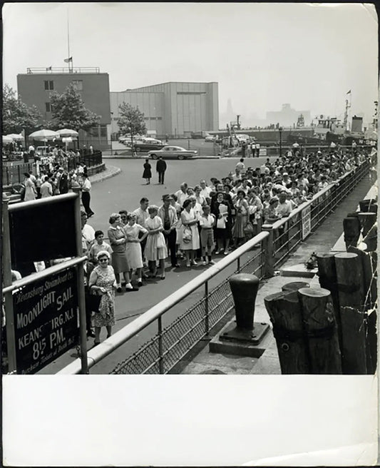 Turisti al porto di New York 1961 Ft 37987 - Stampa 24x30cm - Farabola Stampa ai sali d'argento