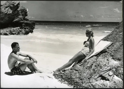 Turisti in spiaggia alle Bermuda 1958 Ft 4380 - Stampa 18x13 cm - Farabola Stampa ai sali d'argento