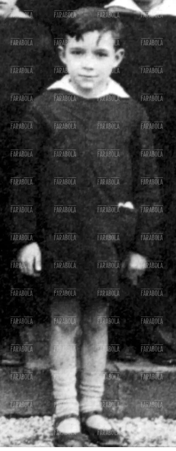 Ugo Tognazzi in una foto di classe, anni 20 - Farabola Immagine digitale