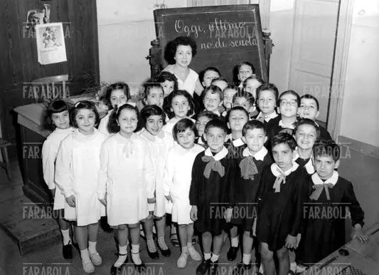 Ultimo giorno di scuola, Milano, 1958 - Farabola Immagine digitale