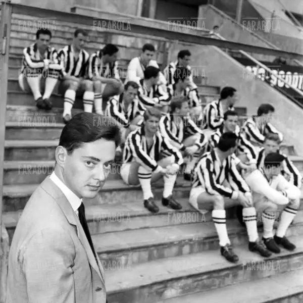 Umberto Agnelli alla presentazione della Juventus, 1958 - Farabola Immagine digitale