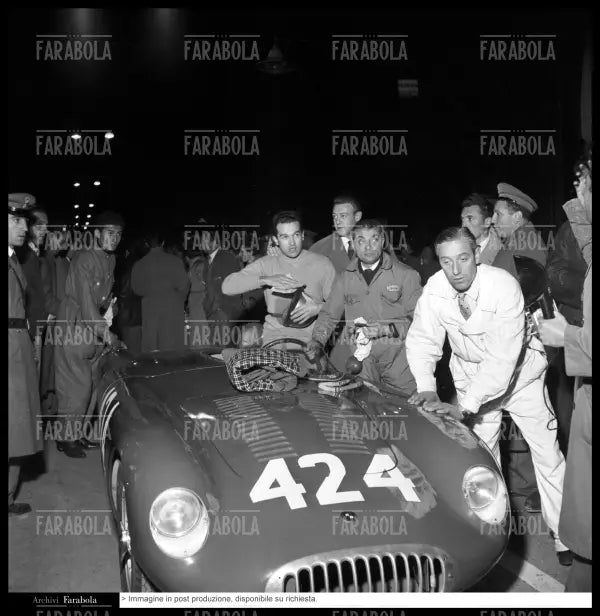Umberto Maglioli su OSCA MT4, Mille Miglia, 1956 - Farabola Immagine digitale