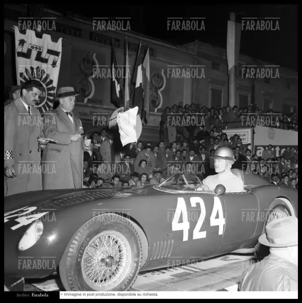 Umberto Maglioli su OSCA MT4, Mille Miglia, 1956 - Farabola Immagine digitale
