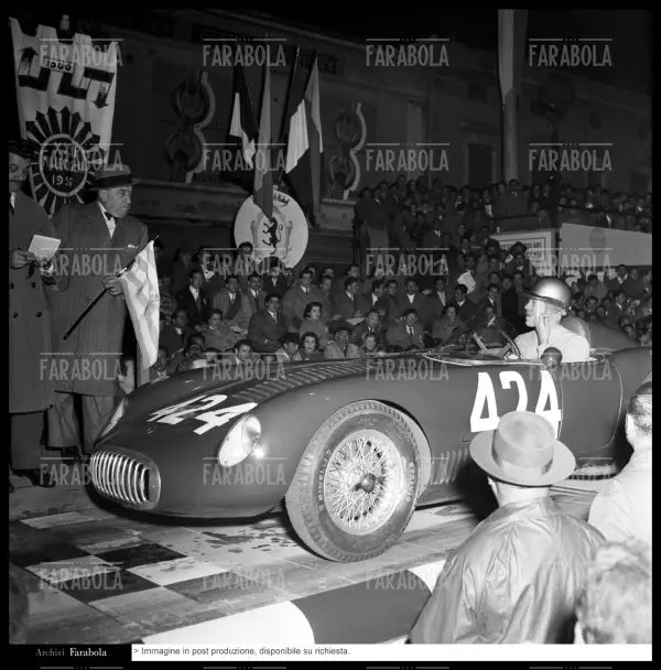 Umberto Maglioli su OSCA MT4, Mille Miglia, 1956 - Farabola Immagine digitale