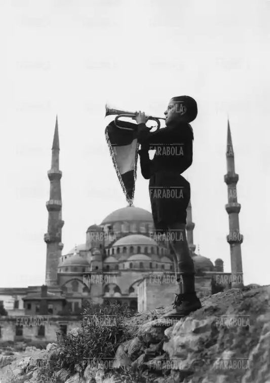 Un Balilla Trombettiere, Instabul, 1933 - Farabola Immagine digitale