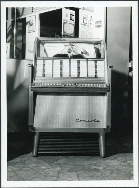 Un juke box 1959 Ft 3617 - Stampa 24x18 cm - Farabola Stampa ai sali d'argento (anni 90)