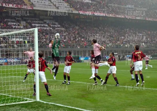 Un momento della partita Milan vs Palermo, Milano, 2005 - Farabola Immagine digitale
