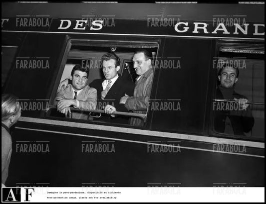Valentino Mazzola in treno, 1948 - Farabola Immagine digitale