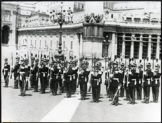 Vaticano Guardia Palatina anni 70 Ft 4870 - Stampa 20x25 cm - Farabola Stampa ai sali d'argento