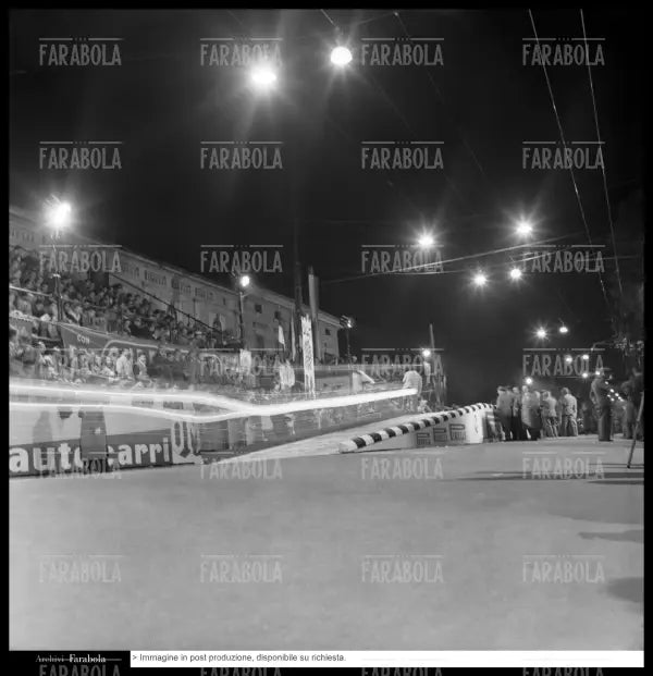 Veduta della pista e della tribuna, Mille Miglia, 1956 - Farabola Immagine digitale