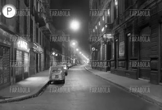 Veduta notturna di via Montenapoleone, Milano, 1955 - Farabola Immagine digitale