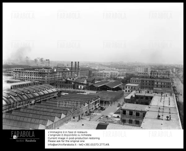 Veduta panoramica dello stabilimento Pirelli, Milano, 1950 - Farabola Immagine digitale