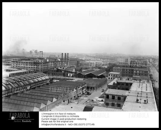 Veduta panoramica dello stabilimento Pirelli, Milano, 1950 - Farabola Immagine digitale