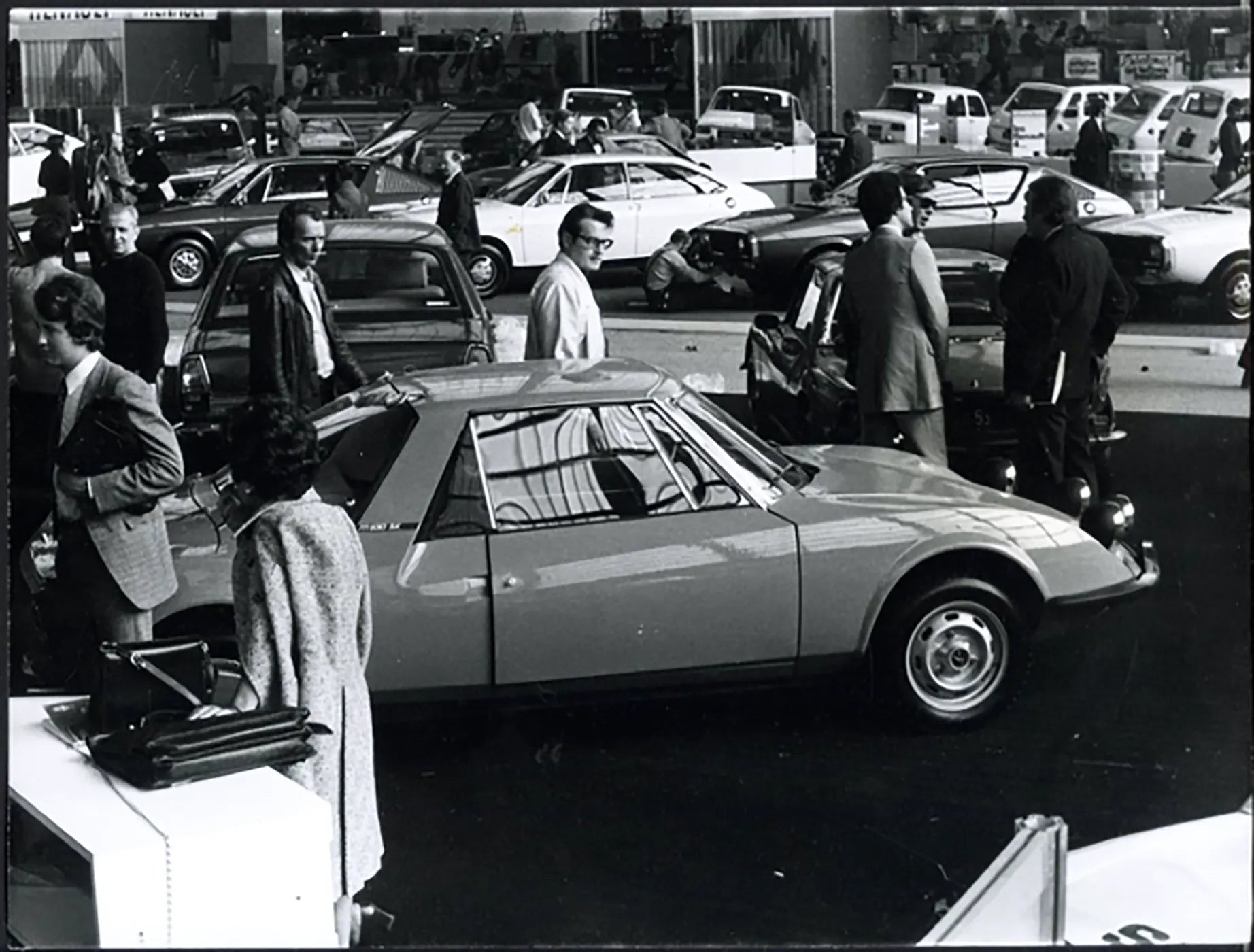 Veduta Salone Auto Parigi 1971 Ft 36483 - Stampa 24x18 cm - Farabola Stampa ai sali d'argento