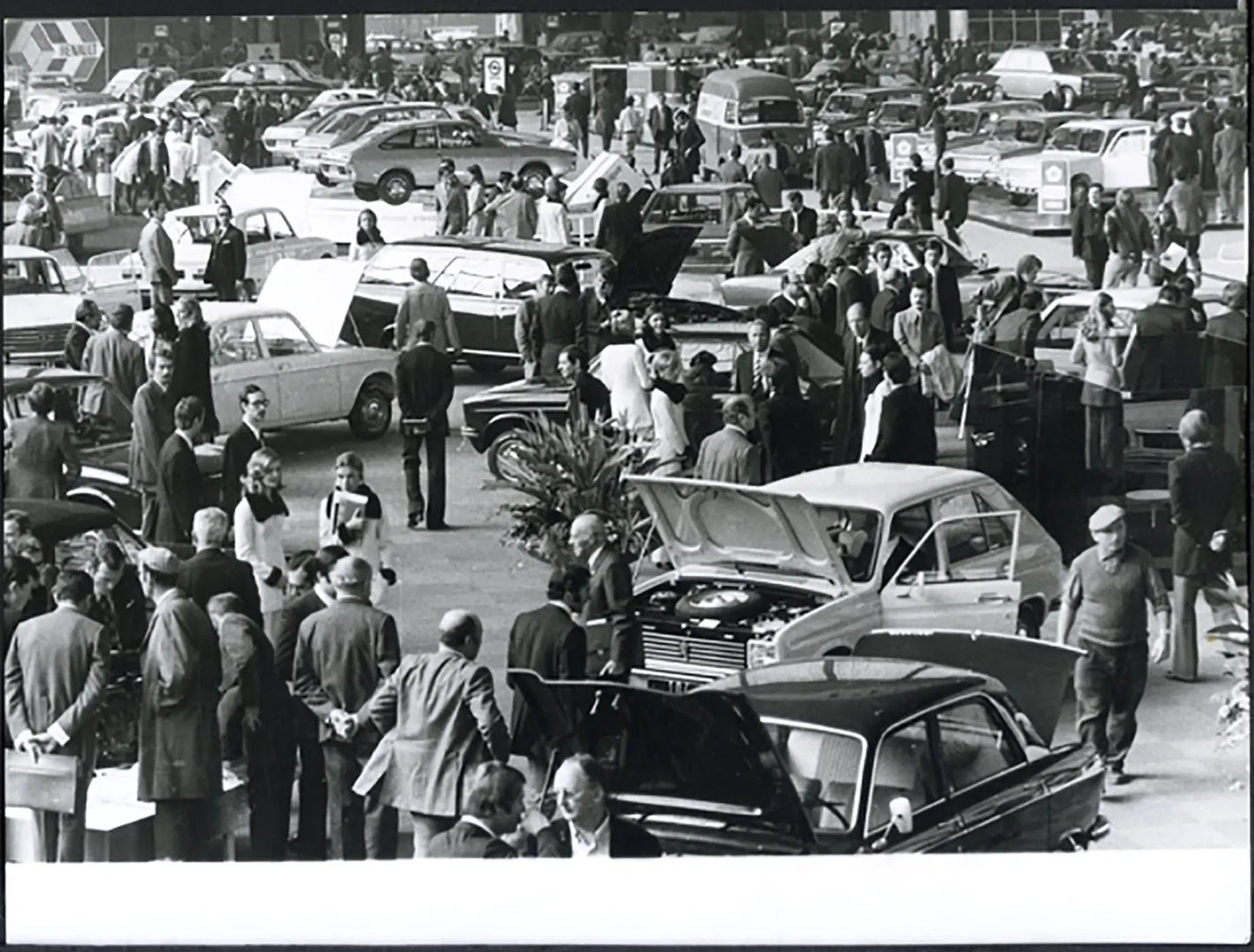 Veduta Salone Auto Parigi 1972 Ft 36503 - Stampa 24x18 cm - Farabola Stampa ai sali d'argento