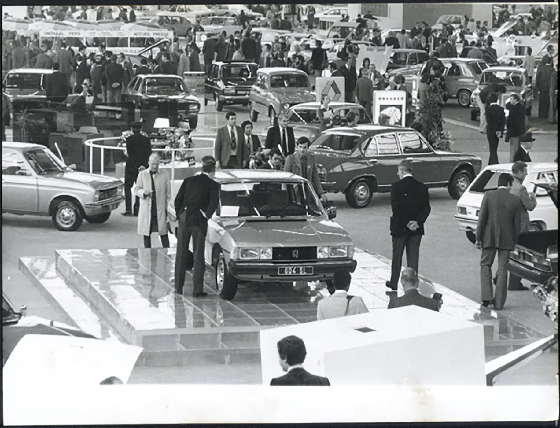 Veduta Salone Auto Parigi 1975 Ft 36682 - Stampa 24x18 cm - Farabola Stampa ai sali d'argento