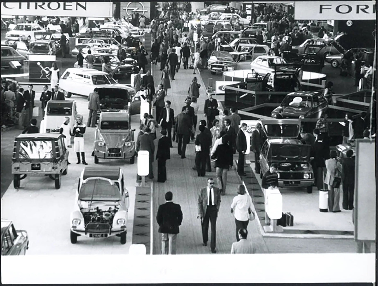 Veduta Salone Auto Parigi 1976 Ft 36695 - Stampa 24x18 cm - Farabola Stampa ai sali d'argento