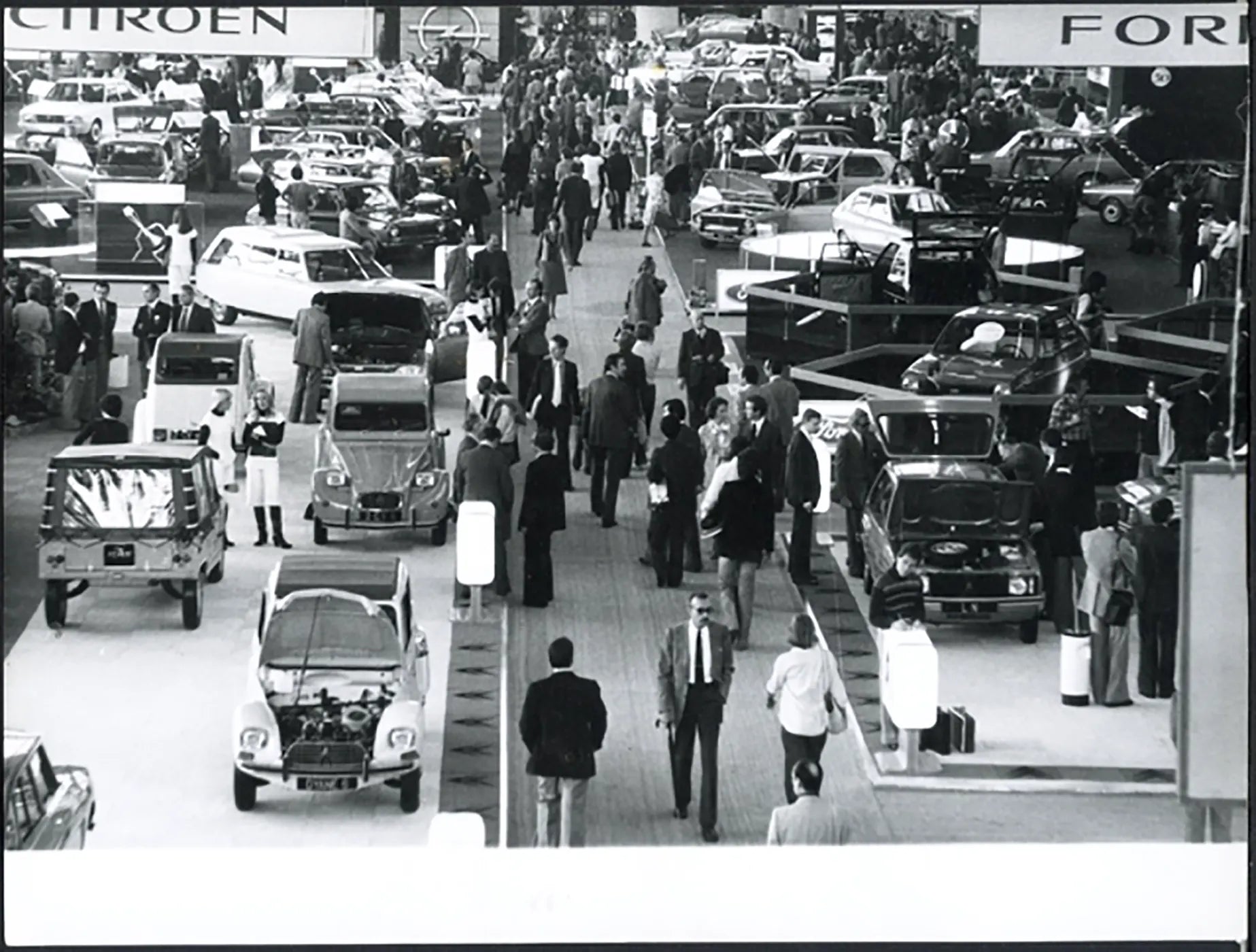 Veduta Salone Auto Parigi 1976 Ft 36695 - Stampa 24x18 cm - Farabola Stampa ai sali d'argento