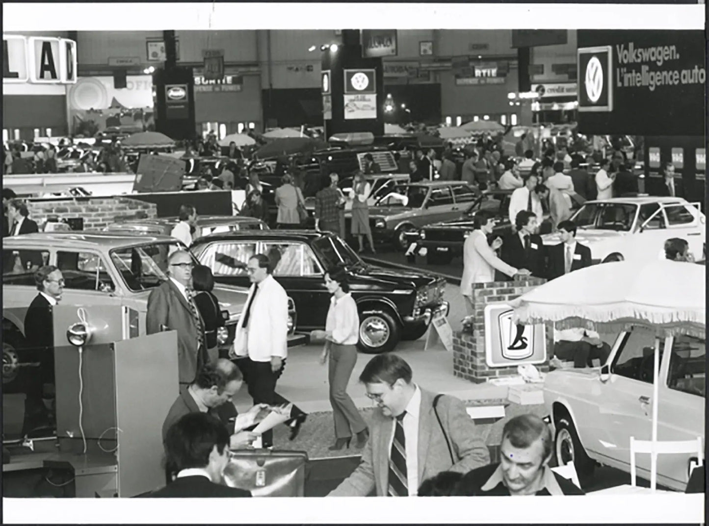 Veduta Salone Auto Parigi 1980 Ft 37021 - Stampa 24x18 cm - Farabola Stampa ai sali d'argento
