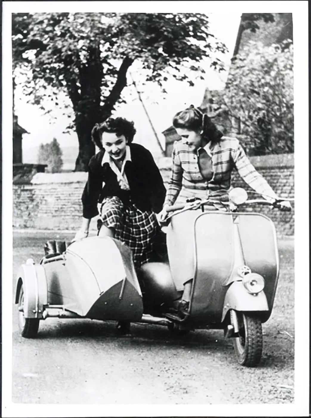 Vespa con sidecar 1950 Ft 38089 - Stampa 24x18 cm - Farabola Stampa ai sali d'argento (anni 90)