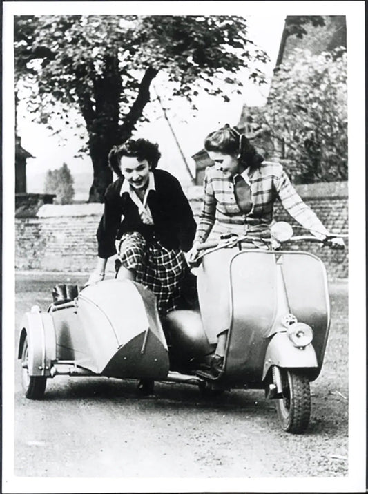 Vespa con sidecar 1950 Ft 38089 - Stampa 24x18 cm - Farabola Stampa ai sali d'argento (anni 90)