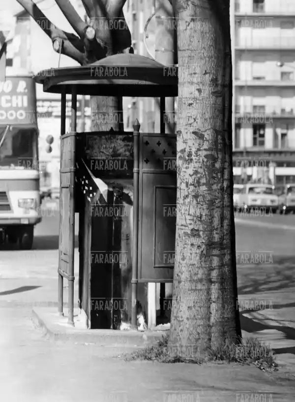 Vespasiano in viale Gabriele D'Annunzio, Milano, anni 70 - Farabola Immagine digitale