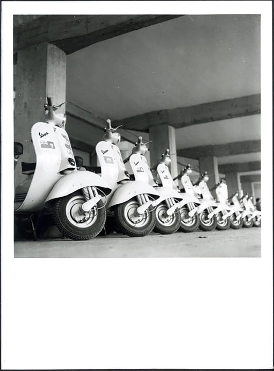 Vespe in dotazione per le Olimpiadi 1960 Ft 38090 - Stampa 24x18 cm - Farabola Stampa ai sali d'argento (anni 90)