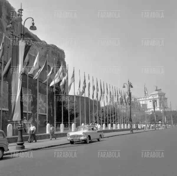 Via dei Fori Imperiali durante le Olimpiadi di Roma, 1960 - Farabola Immagine digitale