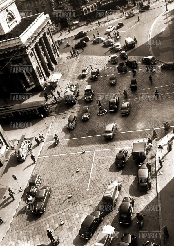 Viabilità in piazza Oberdan, Milano, 1955 - Farabola Immagine digitale