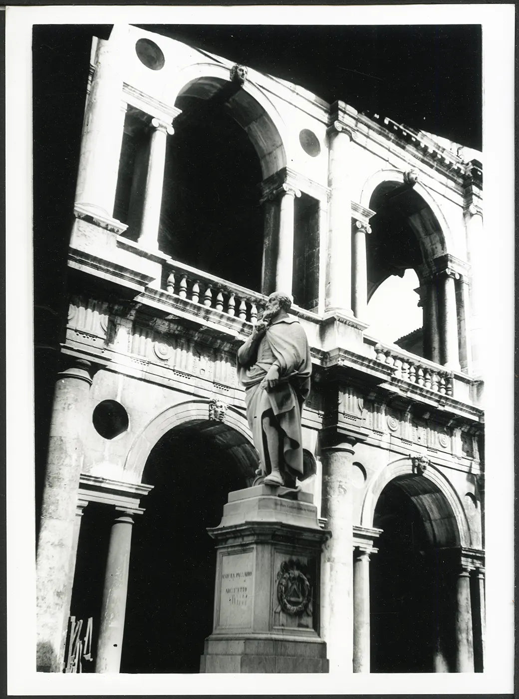 Vicenza Monumento a Palladio 1963 Ft 36261 - Stampa 24x18 cm - Farabola breadcrumbs : fotografie - vintage; foto - vintage - vecchia - italia