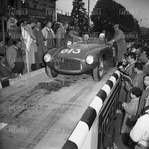 Villoresi e Cassani su Ferrari 340 MM, Mille Miglia, 1953 - Farabola Immagine digitale