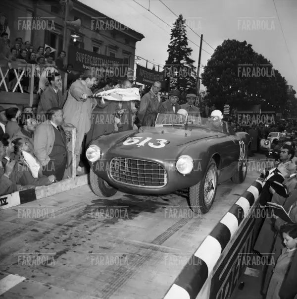 Villoresi e Cassani su Ferrari 340 MM, Mille Miglia, 1953 - Farabola Immagine digitale