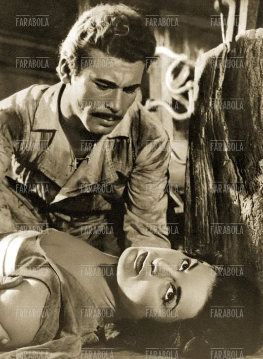 Vincenzo Musolino e Silvana Pampanini nel film Noi Cannibali, 1953 - Farabola Immagine digitale