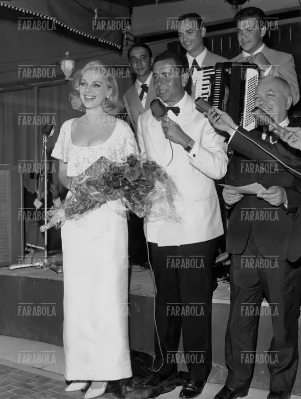Virna Lisi ed Enzo Tortora, premio Agro - dolce, 1964 - Farabola Immagine digitale