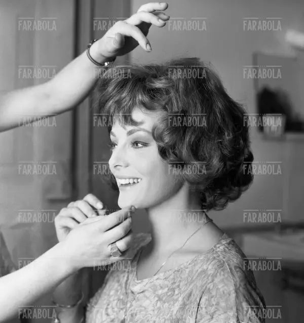 Virna Lisi sul set del film Signore & Signori, 1965 - Farabola Immagine digitale