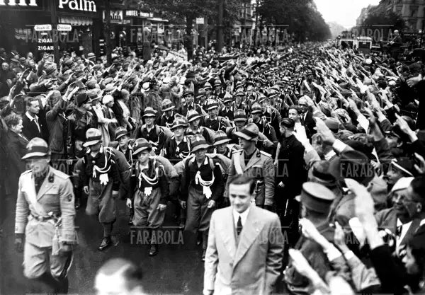 Visita di Avanguardisti a Berlino, 1933 - Farabola Immagine digitale