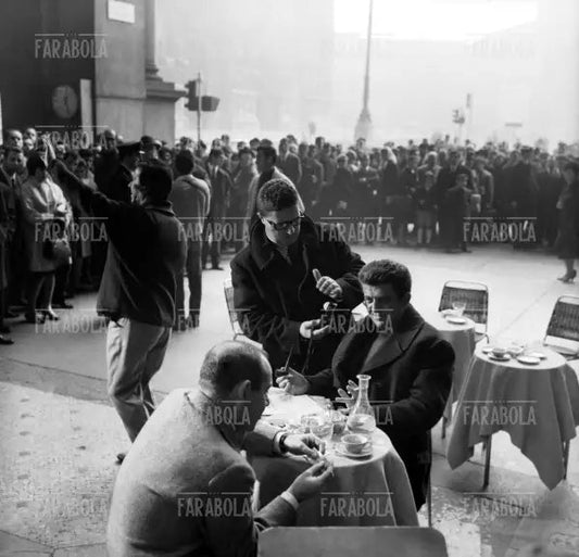 Vittorio Caprioli e Nanny Loy sul set del film Made in Italy, 1965 - Farabola Immagine digitale