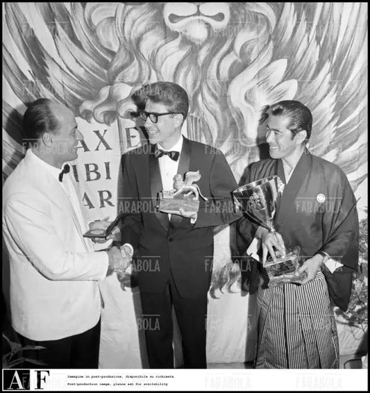 Vittorio De Seta, Alain Resnais e Toshiro Mifune, Festival di Venezia, 1961 - Farabola Immagine digitale